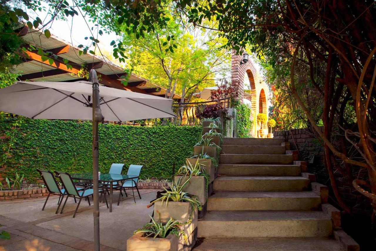 Amoris Guest House-Lynnwood Pretoria-Noord エクステリア 写真