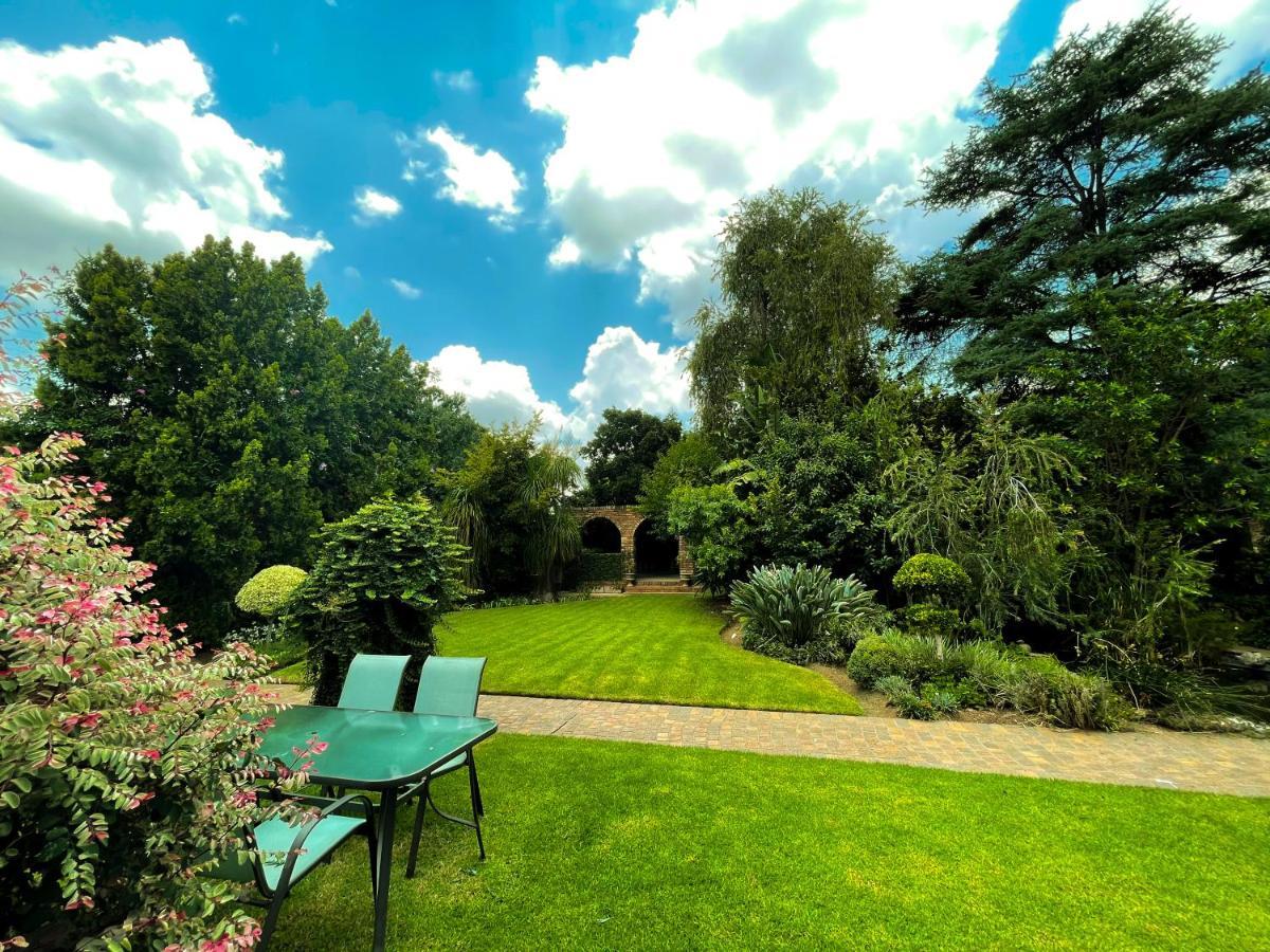 Amoris Guest House-Lynnwood Pretoria-Noord エクステリア 写真